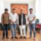 देसी स्टार समर सिंह ने उत्तर प्रदेश के पूर्व मुख्यमंत्री अखिलेश यादव से की अनौपचारिक मुलाकात